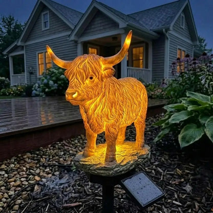 🐮✨ Highland Cow Solar Garden Light – Charming Farmhouse Décor That Glows at Night