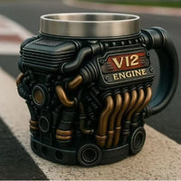 Schwarze Tasse mit V12-Motor