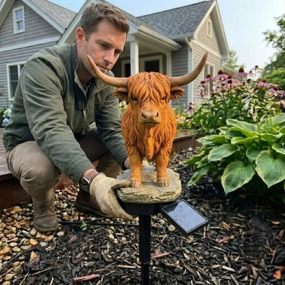 🐮✨ Highland Cow Solar Garden Light – Charming Farmhouse Décor That Glows at Night